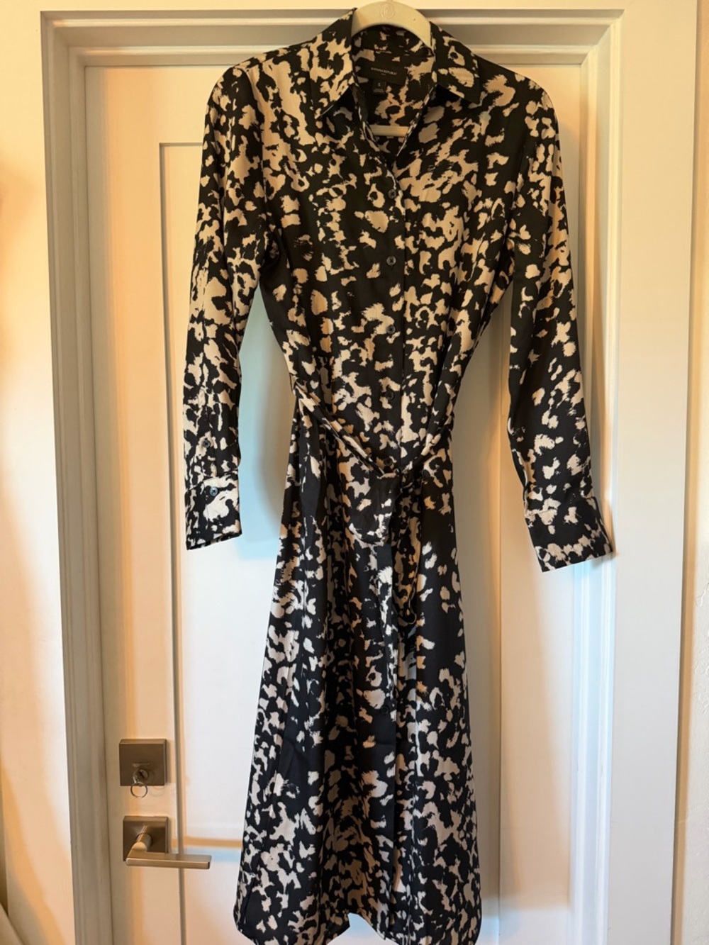 Banana Republic Factory Black and Cream Abstract Print Long-Sleeve Shirt Dress